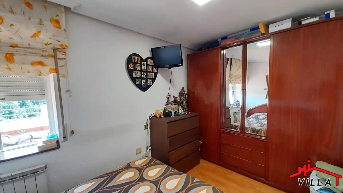 Dormitori de Casa o xalet en venda en Laredo amb Terrassa i Moblat