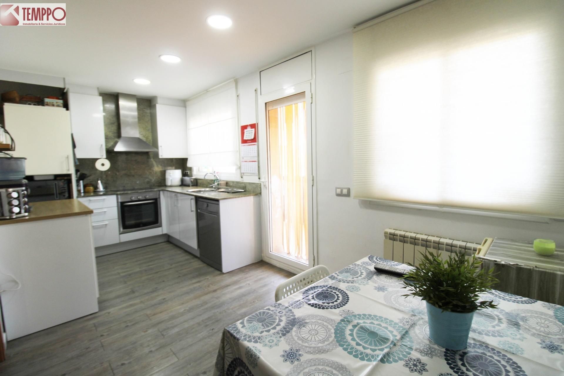 Cuina de Casa adosada en venda en Albinyana amb Aire condicionat, Calefacció i Jardí privat