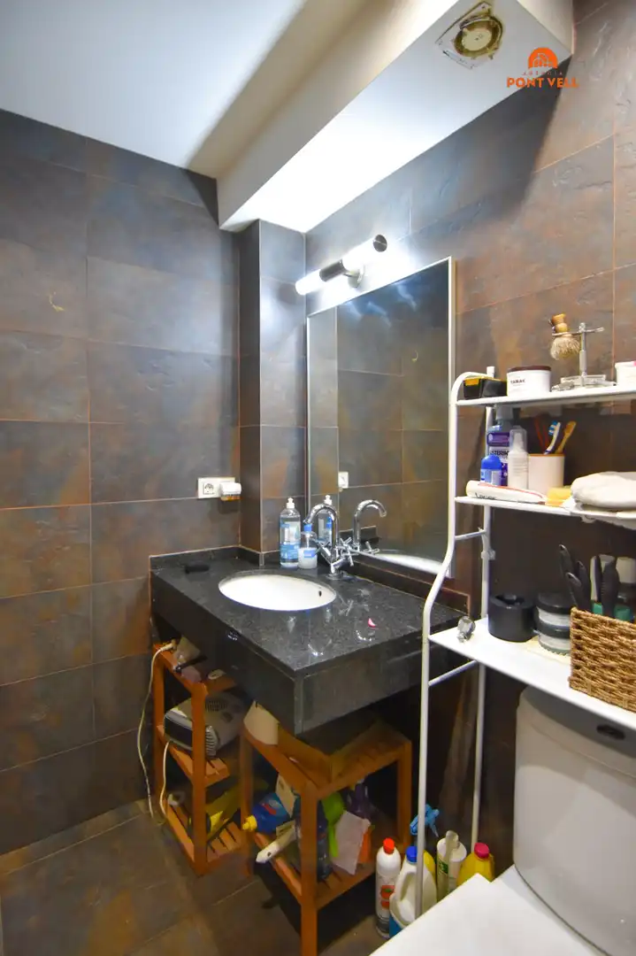 Badezimmer von Einfamilien-Reihenhaus zum Verkauf in La Bisbal d'Empordà mit Klimaanlage, Heizung und Terrasse