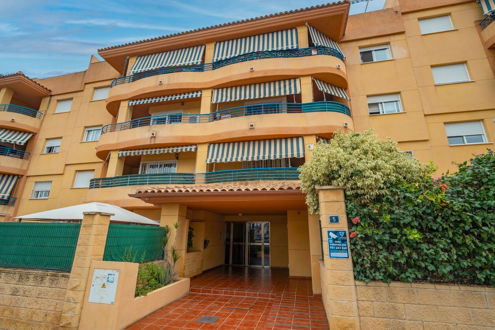 Vista exterior de Àtic en venda en Cártama amb Aire condicionat, Terrassa i Traster