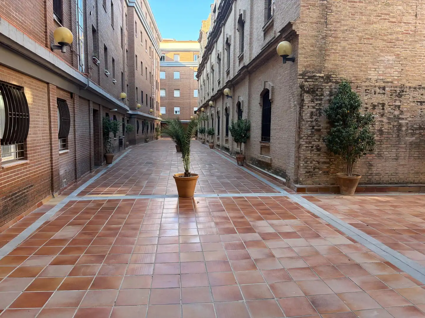 Exterior view of Flat for rent in Sevilla  with Air Conditioner