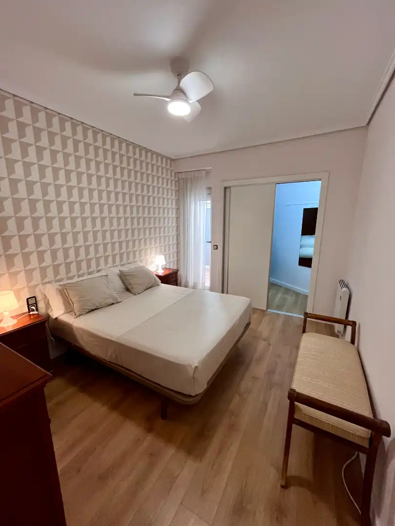 Schlafzimmer von Wohnung zur Miete in Valencia mit Klimaanlage, Heizung und Terrasse