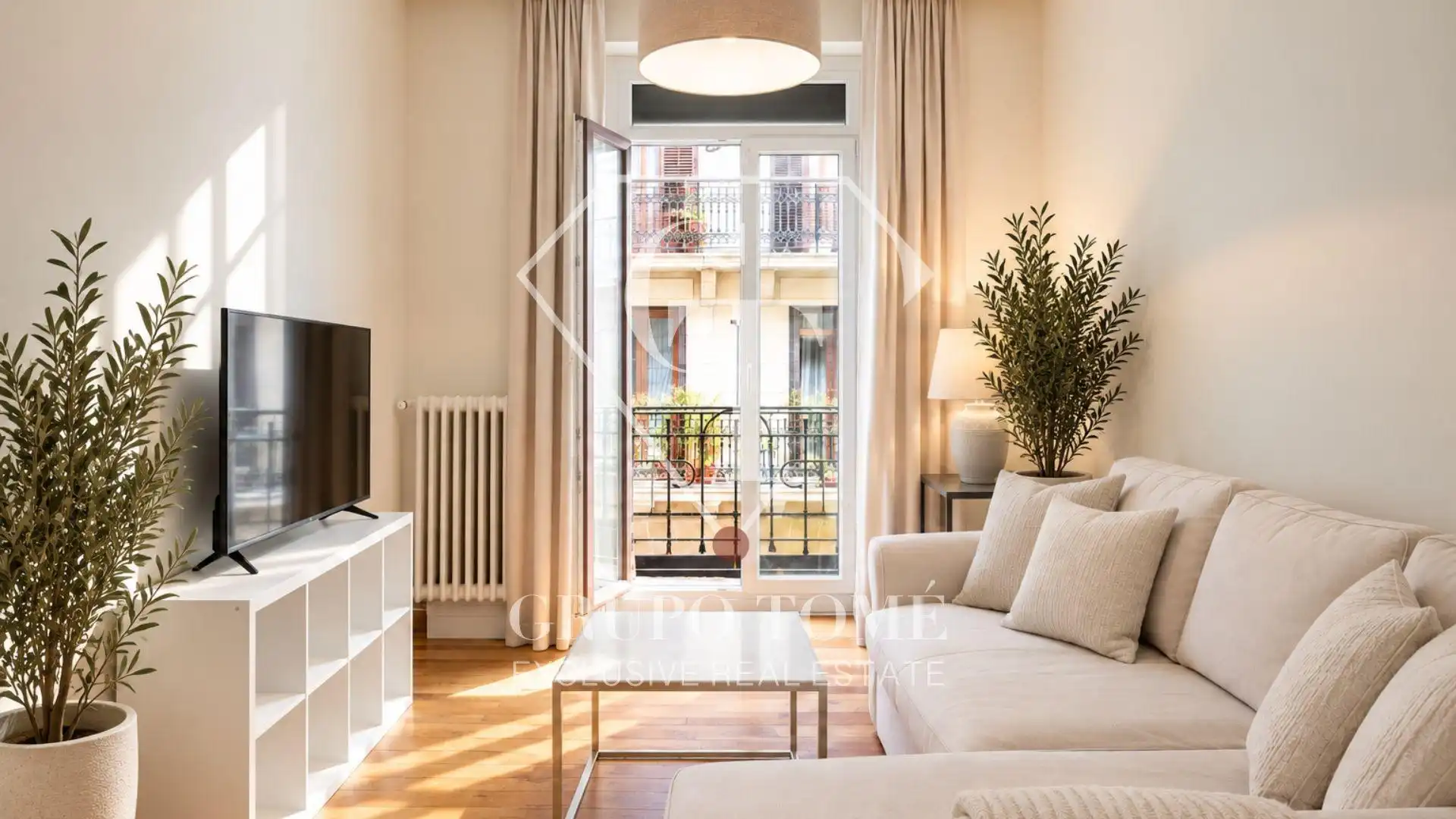 Sala de estar de Piso en venta en Donostia - San Sebastián  con Calefacción, Amueblado y Balcón