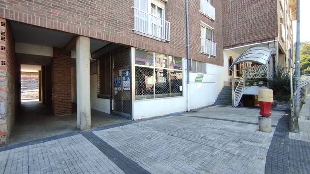 Local comercial en Alquiler en Urazandi Kalea en Elgoibar