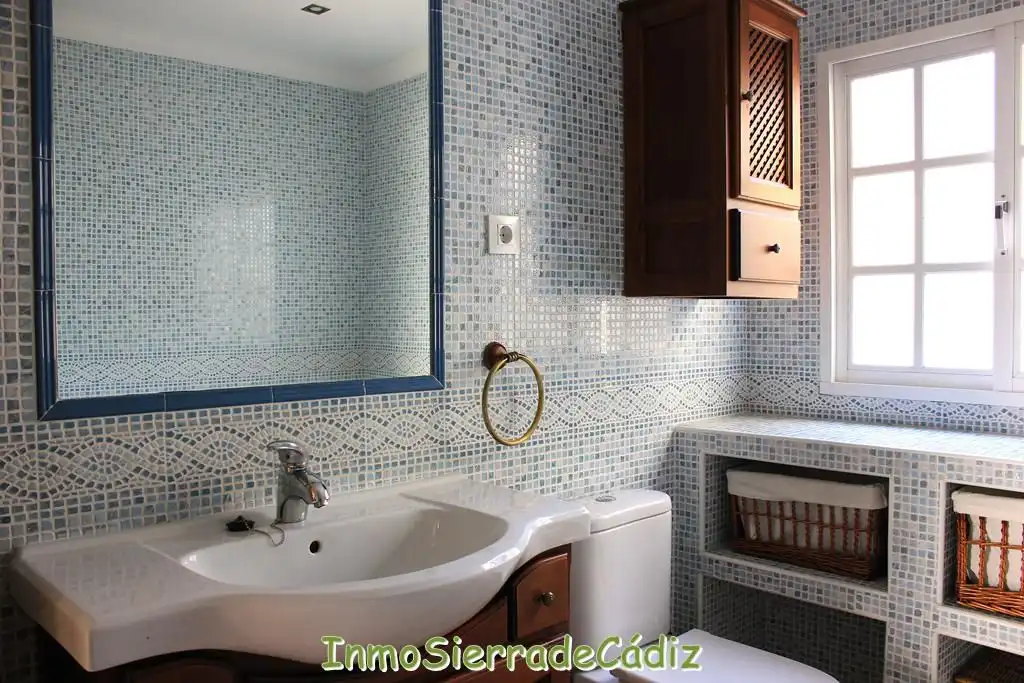 Bathroom of Flat for sale in Algodonales  with Air Conditioner, Heating and Terrace