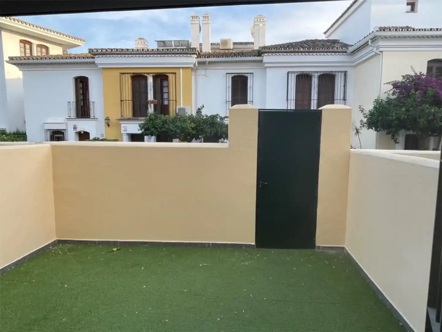 Jardí de Casa adosada en venda en Estepona amb Aire condicionat, Piscina i Balcó
