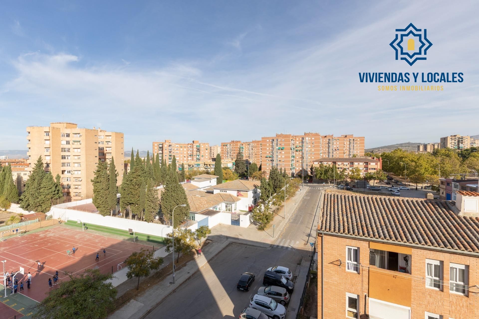 Exterior view of Flat for sale in  Granada Capital