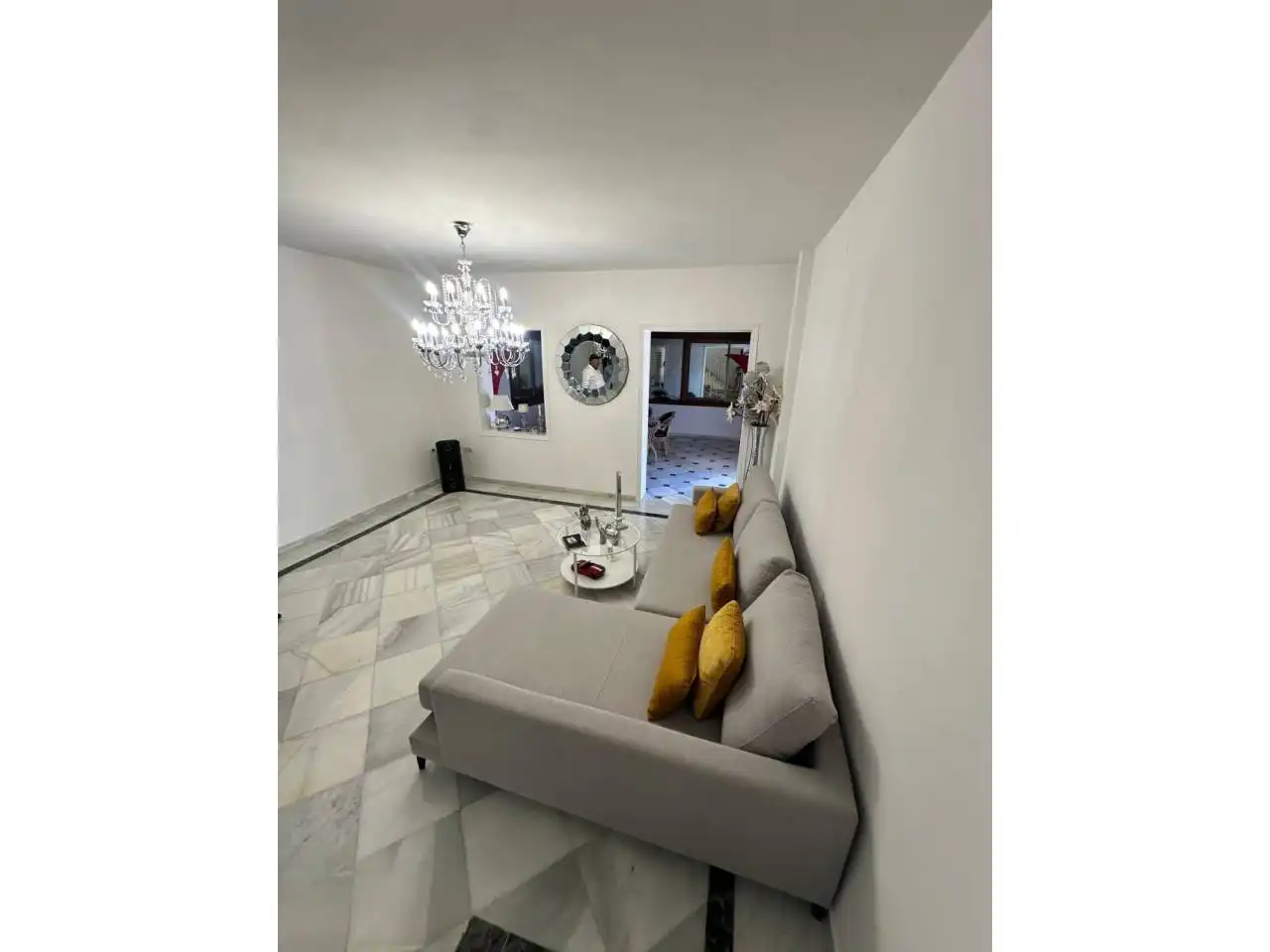 Sala d'estar de Casa o xalet de lloguer en Marbella amb Jardí privat, Terrassa i Piscina