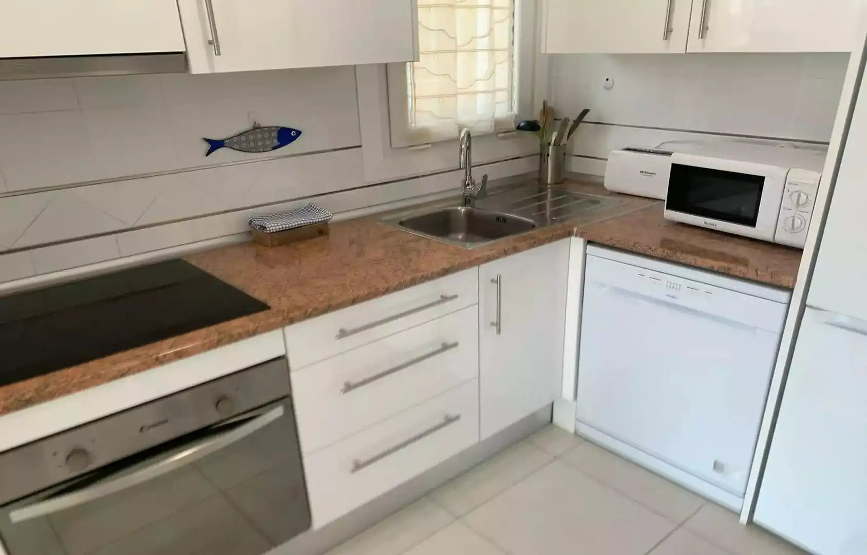 Küche von Wohnung zum Verkauf in Roses mit Klimaanlage, Heizung und Terrasse