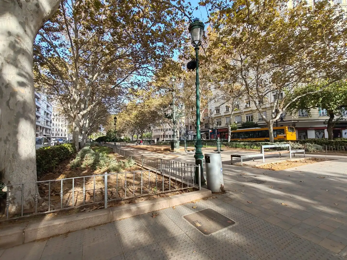 Vista exterior de Oficina de alquiler en Valencia con Aire acondicionado