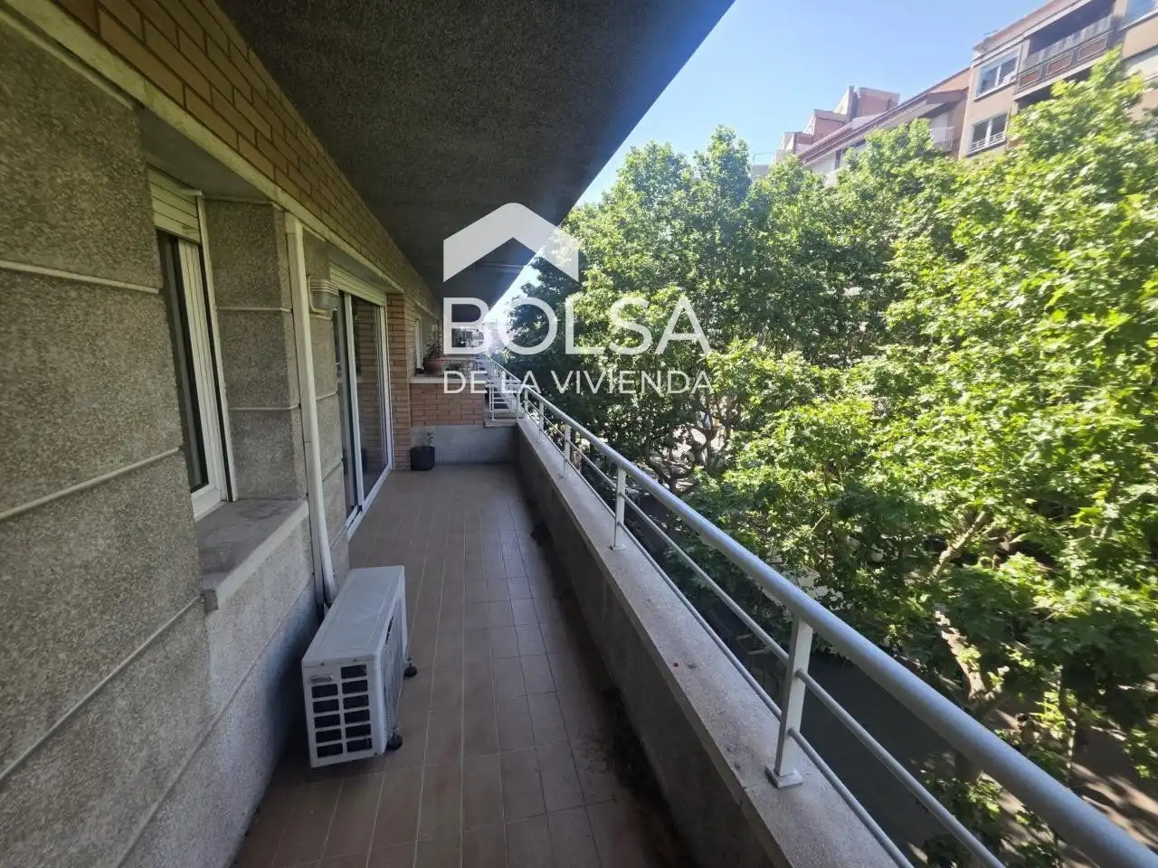Vista exterior de Pis en venda en Manresa amb Aire condicionat, Calefacció i Terrassa