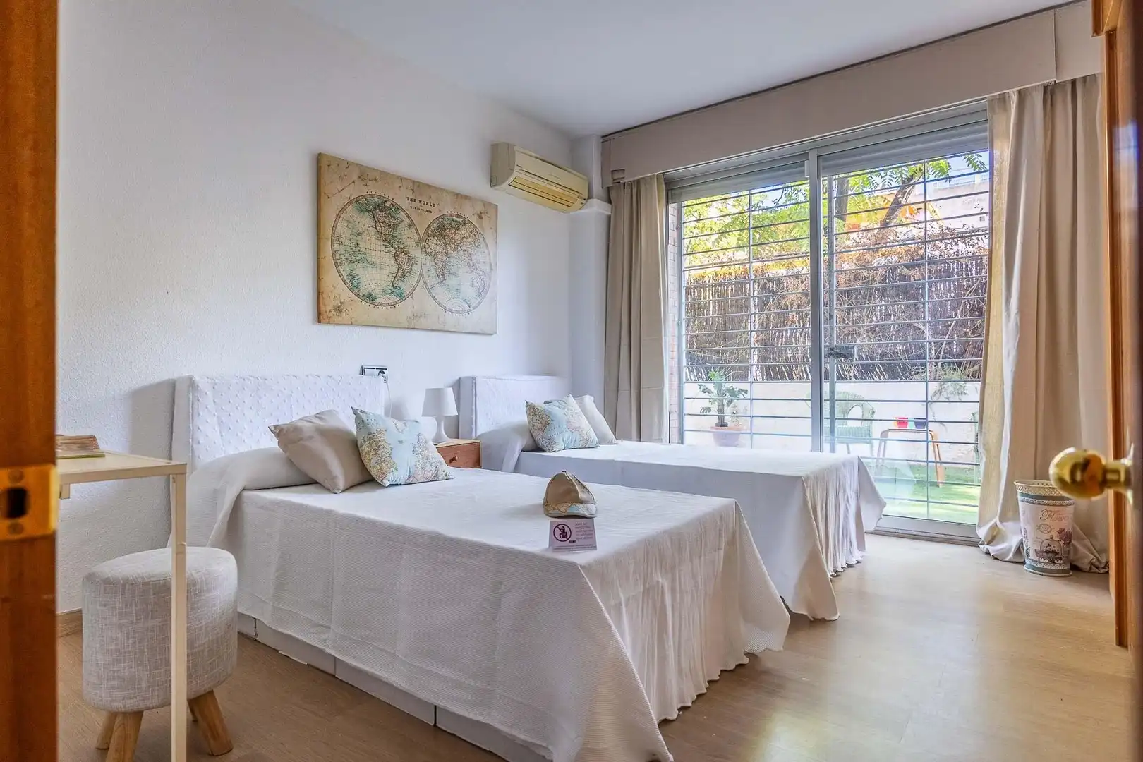 Bedroom of Flat for sale in Sevilla  with Air Conditioner, Private garden and Parquet flooring
