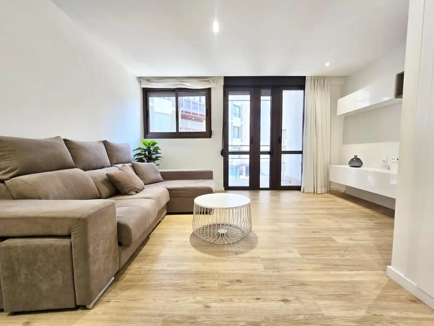 Living room of Flat for rent in Valencia  with Parquet flooring and Terrace