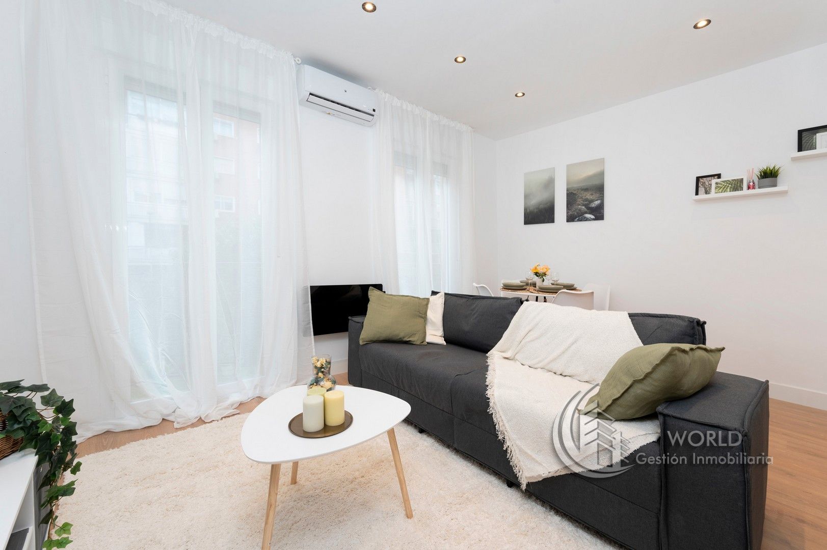 Living room of Flat for sale in  Madrid Capital  with Air Conditioner, Heating and Parquet flooring