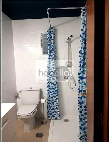Bathroom of Ground floor for rent in Sevilla  with Air Conditioner and Furnished