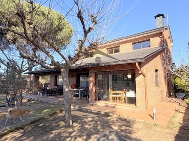 Casa amb piscina en venda a La Goba