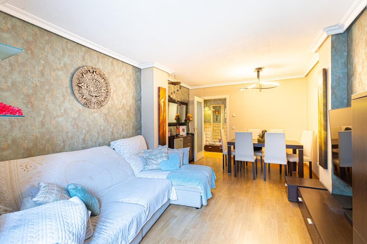 Piso en venta en Calle de Antonio López, 234, Almendrales