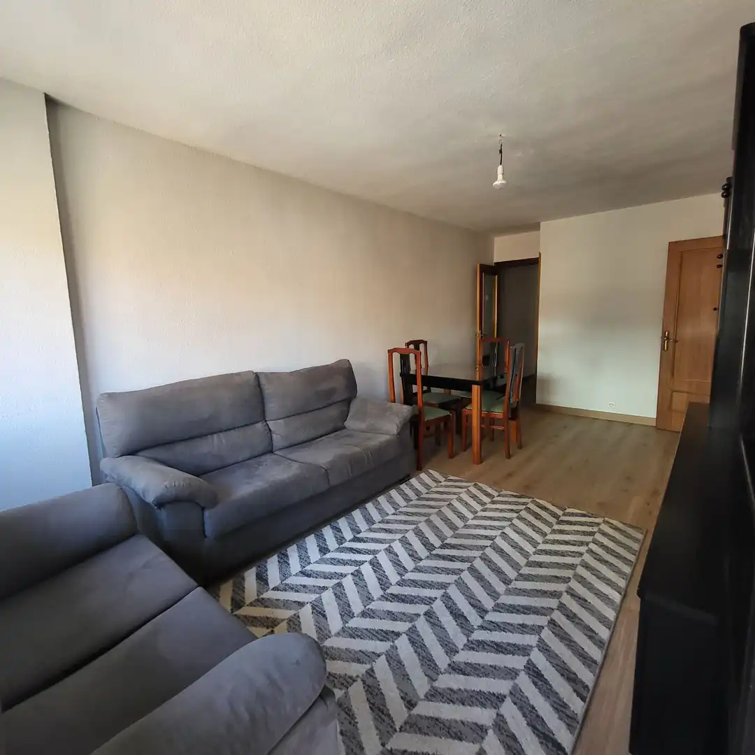 Sala de estar de Piso de alquiler en Ávila con Calefacción, Terraza y Trastero