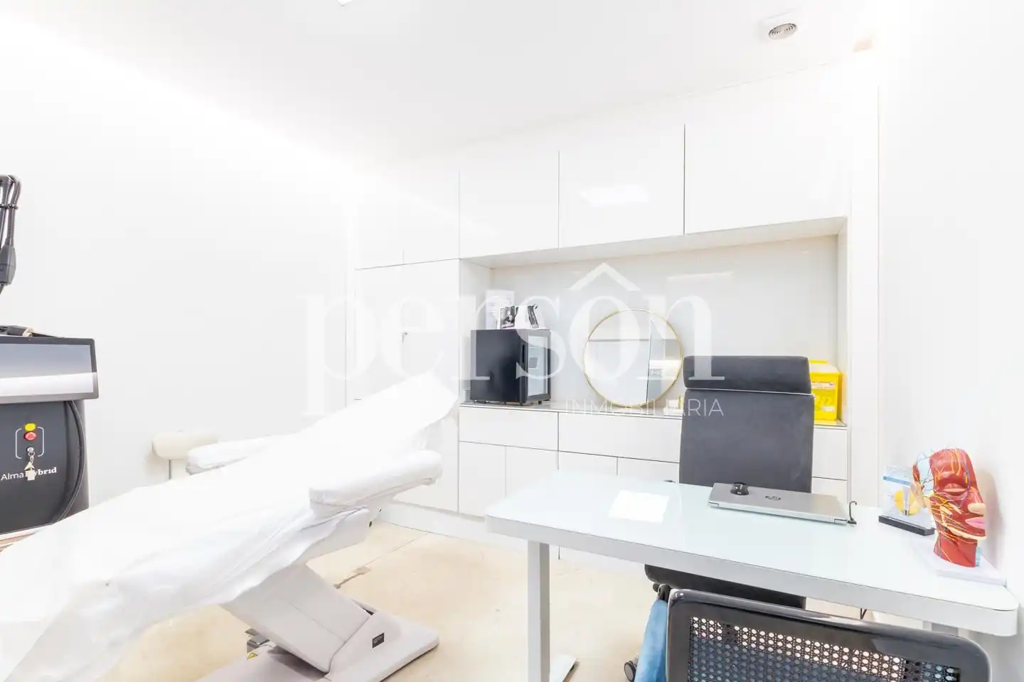 Habitación de Local en venta en Valencia con Aire acondicionado