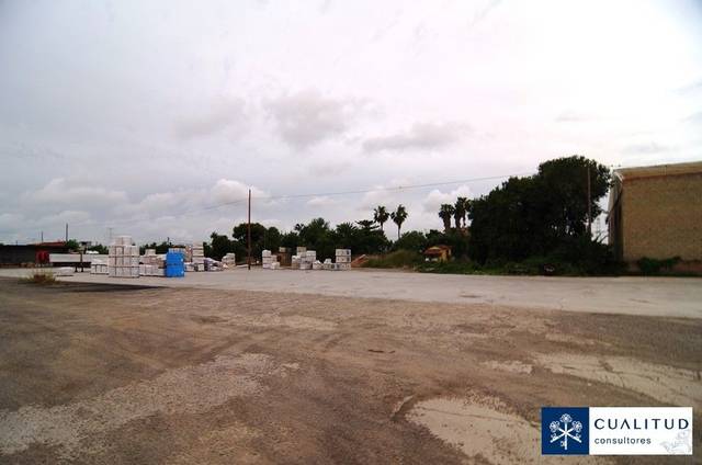 Garaje en Alquiler en Ensanche - Parque Santa Rosa