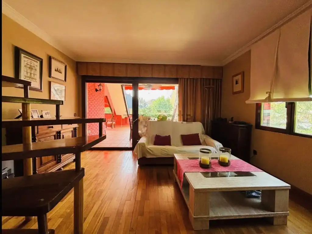 Sala d'estar de Àtic en venda en Rozas Centro
