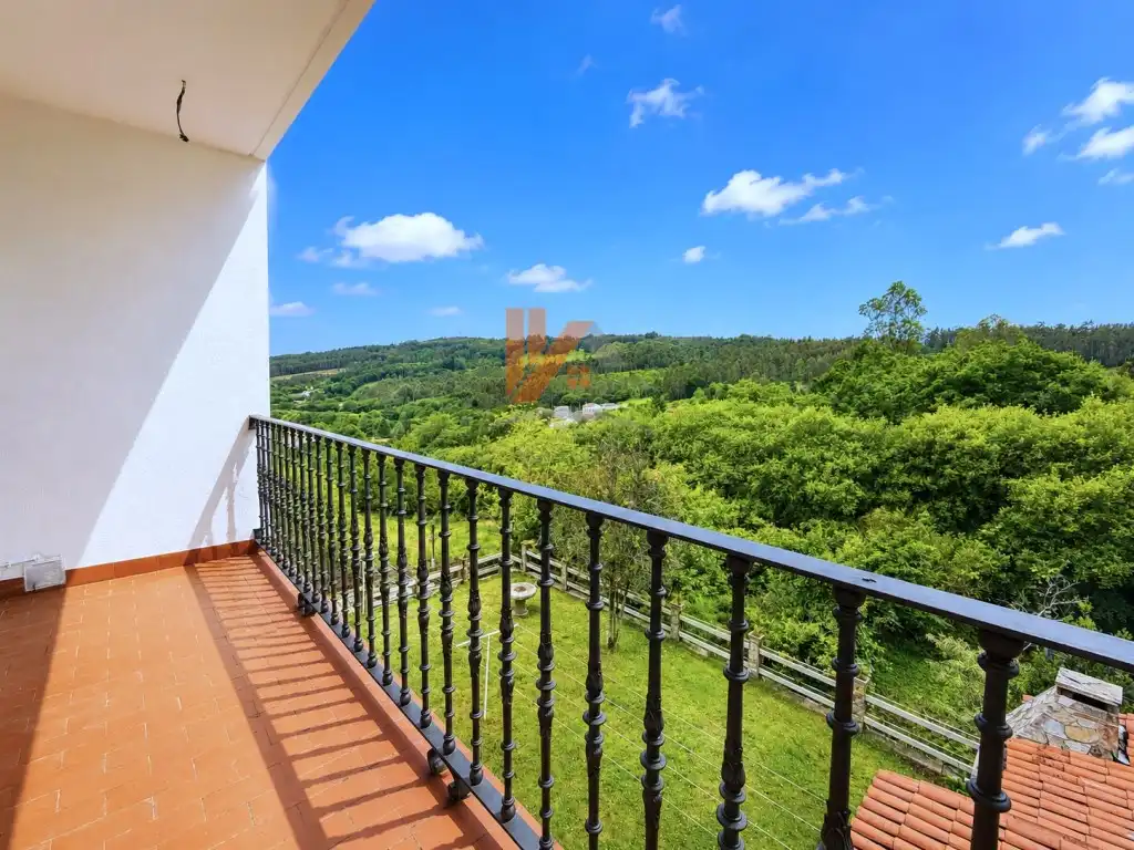 Terrassa de Casa o xalet en venda en Santiago de Compostela  amb Jardí privat, Moblat i Forn