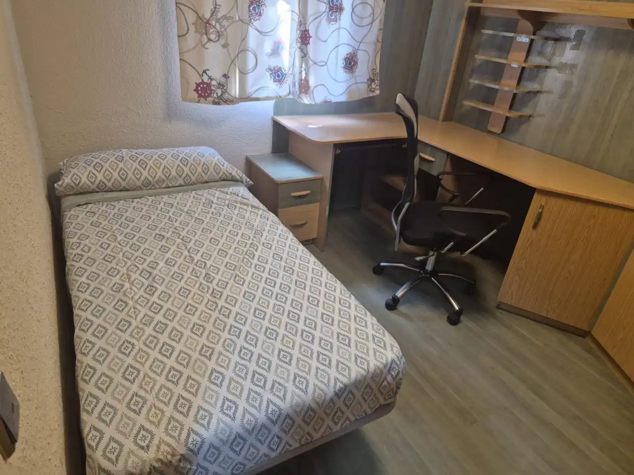Schlafzimmer von Wohnung zur Miete in Badajoz mit Klimaanlage und Möbliert