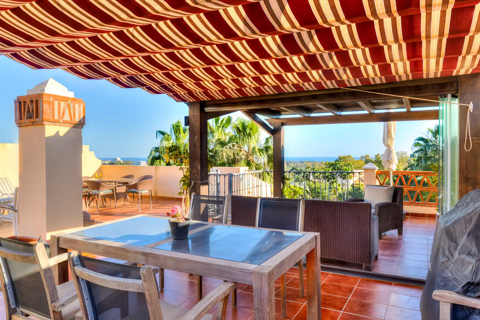 Terrasse von Dachboden zum Verkauf in Estepona mit Klimaanlage, Heizung und Terrasse