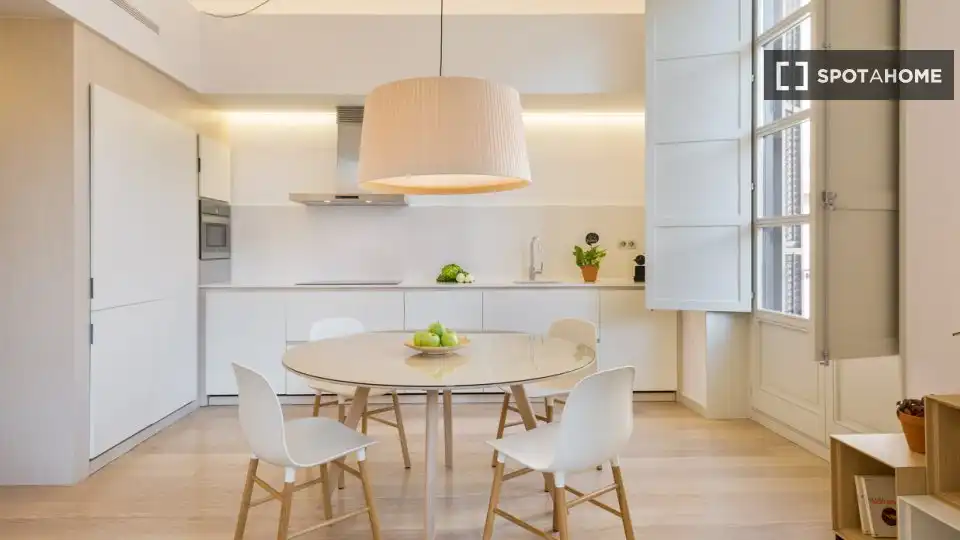 Flat with terrace to rent in Ciutat Vella, imagen 3