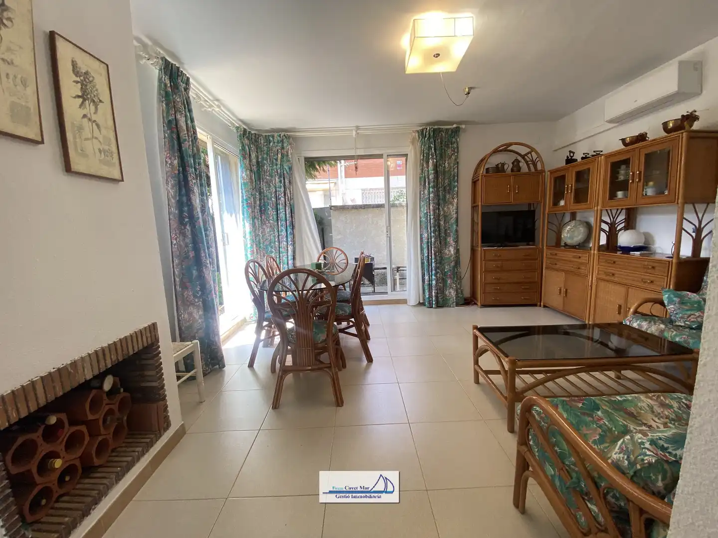 Sala d'estar de Casa adosada en venda en Cambrils amb Aire condicionat, Calefacció i Jardí privat