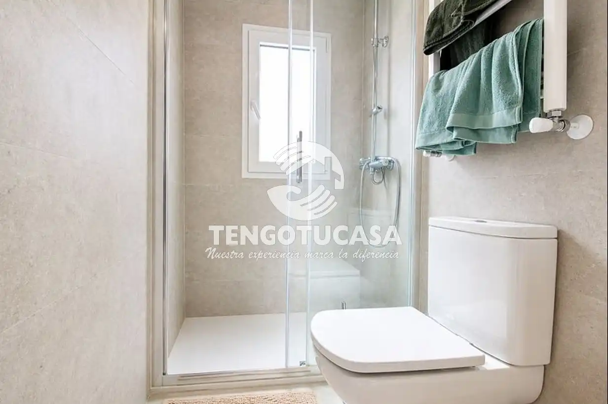 Bathroom of Flat for rent in Madrid  with Air Conditioner, Heating and Furnished