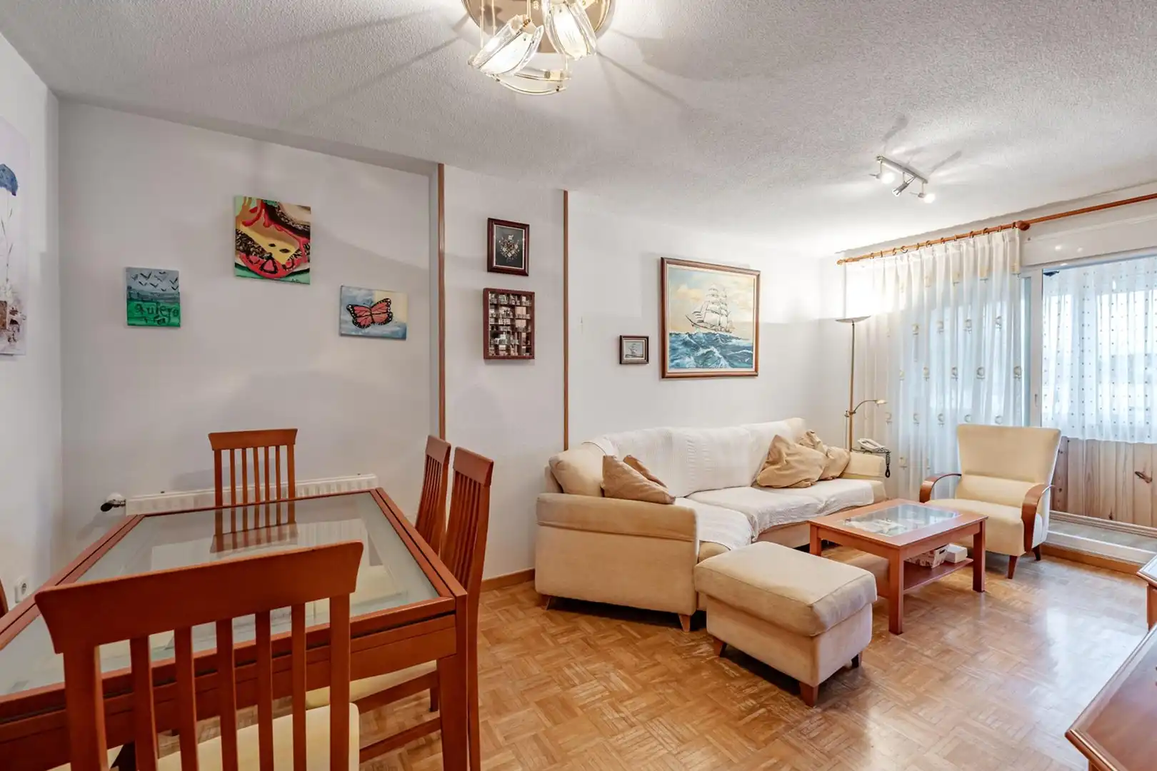 Sala de estar de Piso en venta en Villanueva del Pardillo con Calefacción, Parquet y Balcón