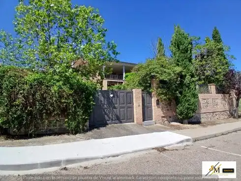 Vista exterior de Casa o xalet en venda en Layos amb Jardí privat