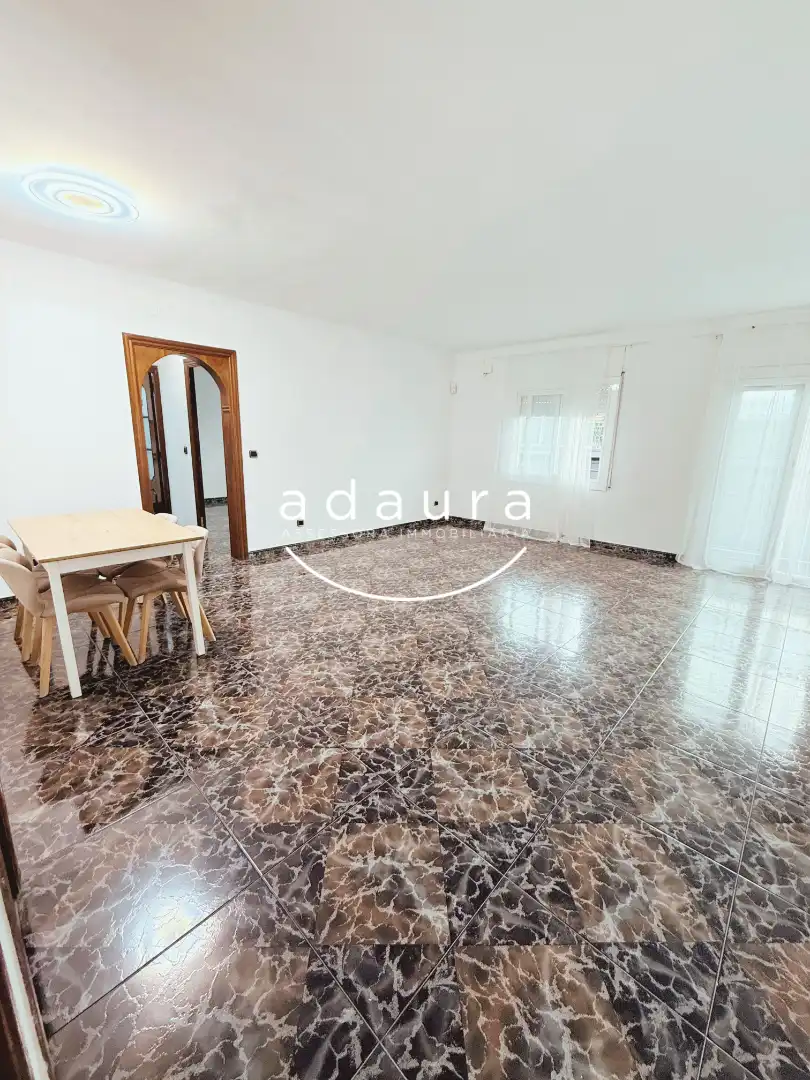Sala d'estar de Pis en venda en Mataró amb Forn, Balcó i Alarma