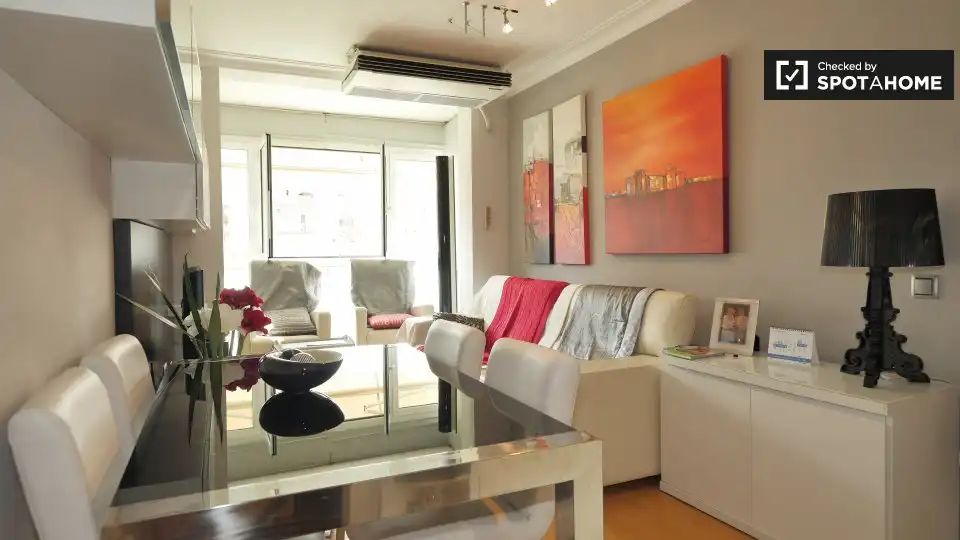 Sala de estar de Piso para compartir en Barcelona con Aire acondicionado, Calefacción y Amueblado