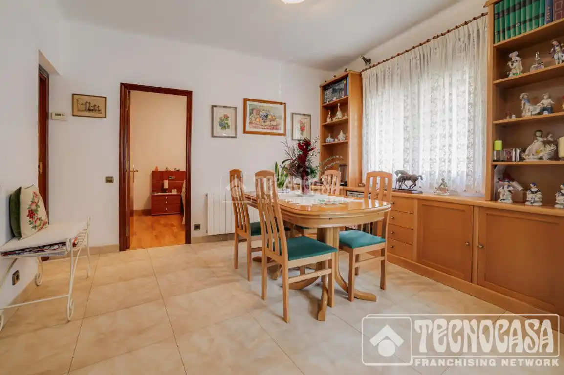 Comedor de Casa adosada en venta en Santa Coloma de Gramenet con Aire acondicionado, Calefacción y Parquet
