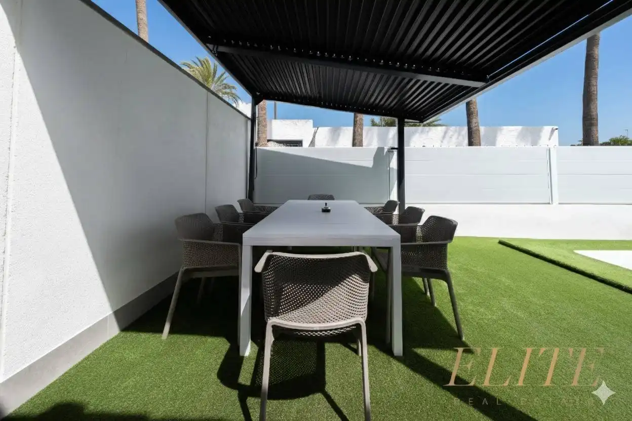 Terrace of Detached homes for sale in San Bartolomé de Tirajana  with Air Conditioner, Private garden and Parquet flooring