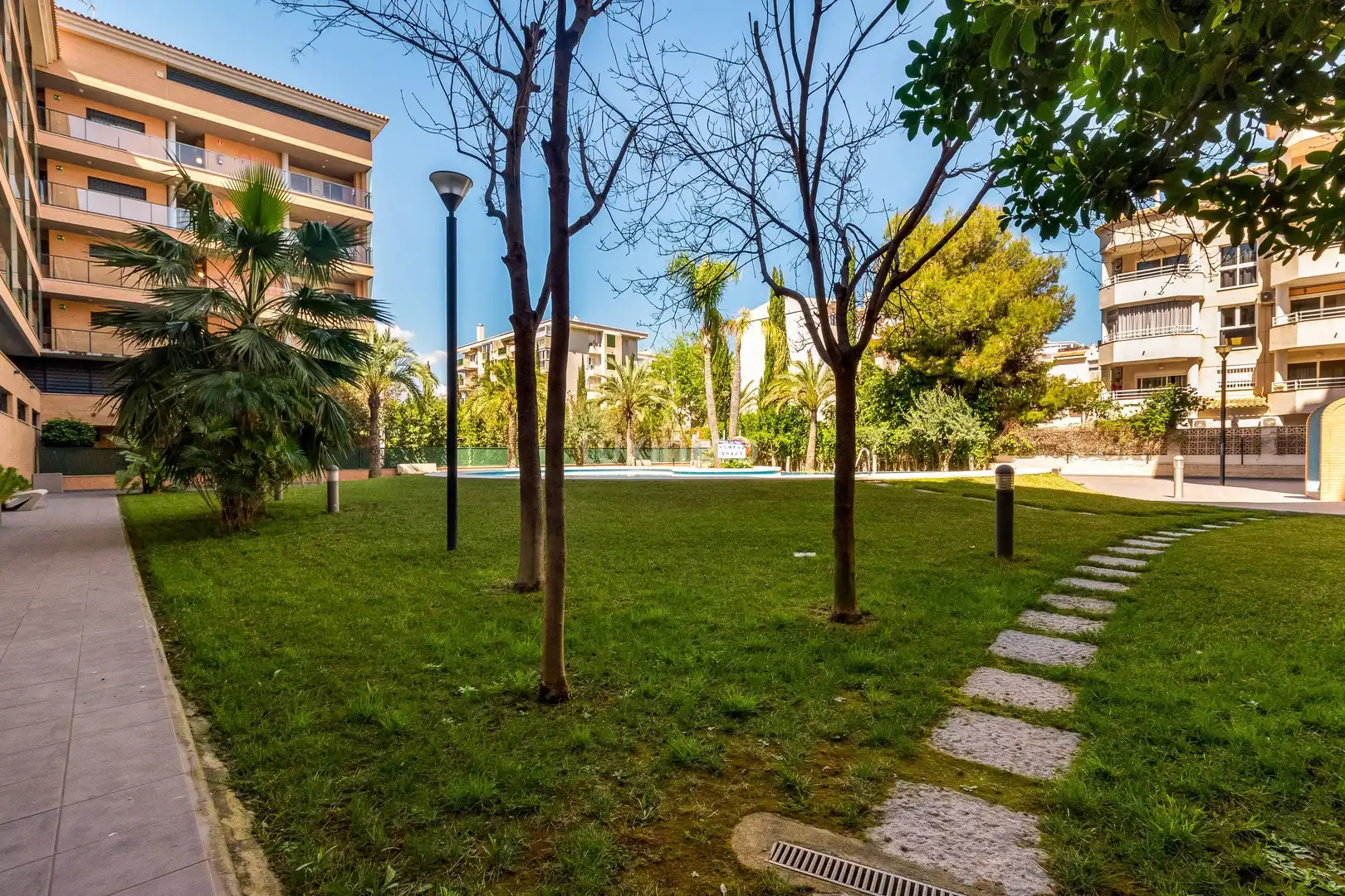 Vista exterior de Ático en venta en L'Alfàs del Pi con Aire acondicionado, Calefacción y Jardín privado