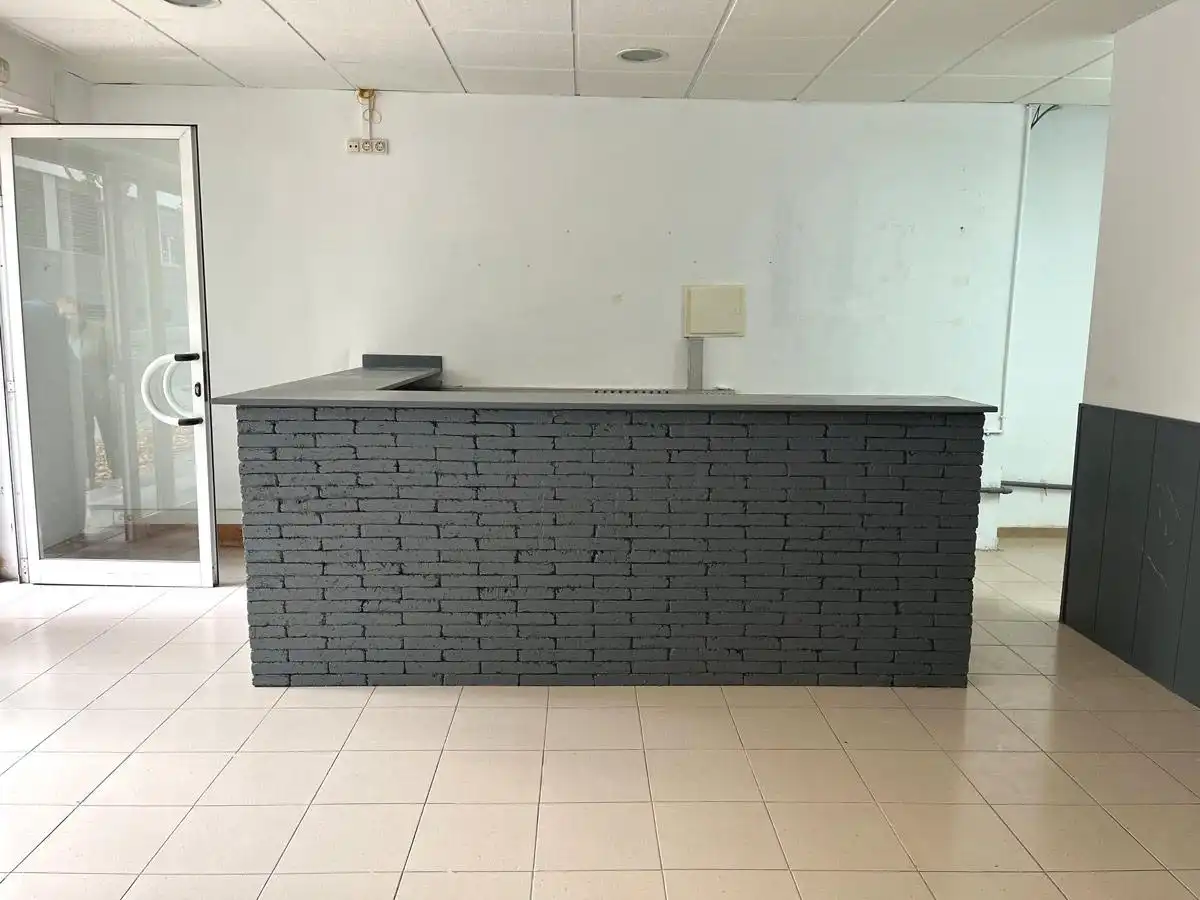 Vista exterior de Local en venta en Igualada