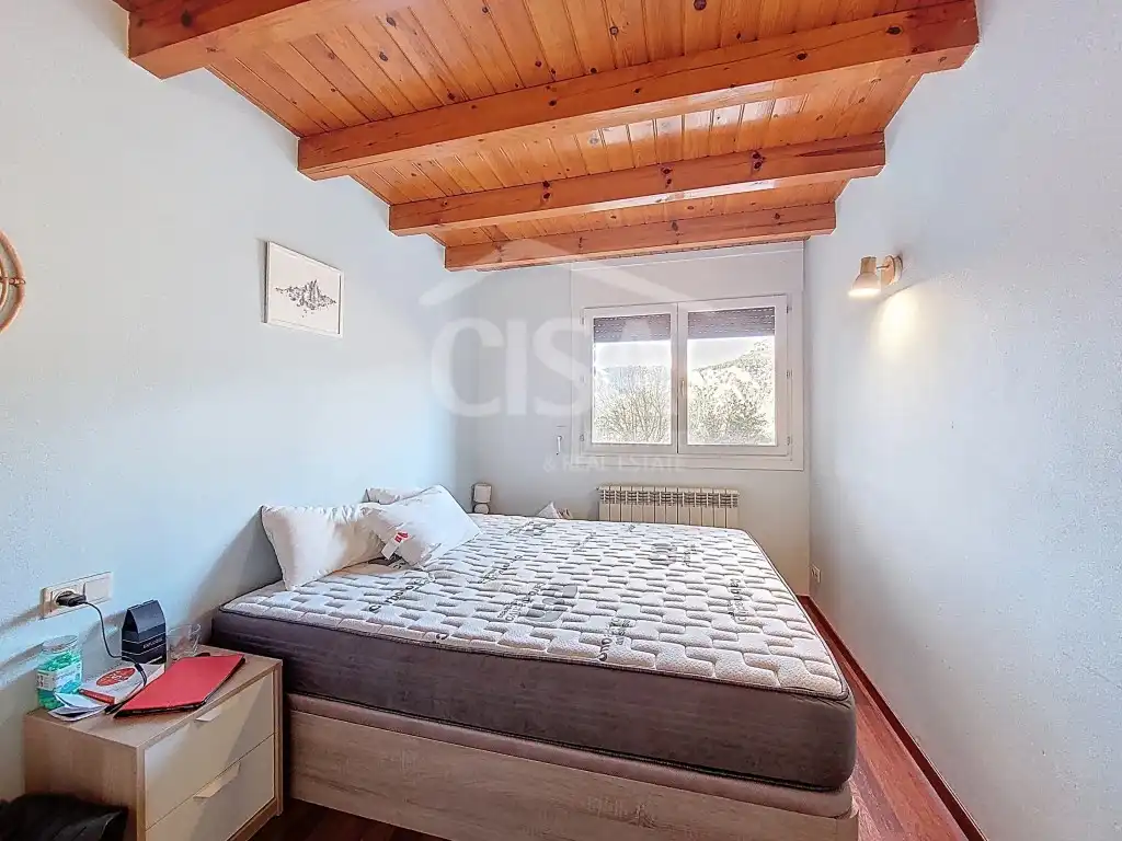 Habitación de Casa adosada en venta en Ordino con Trastero