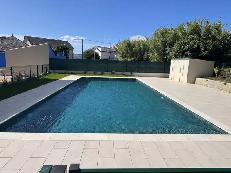 Schwimmbecken von Dachboden zur Miete in Ortigueira mit Privatgarten, Abstellraum und Möbliert