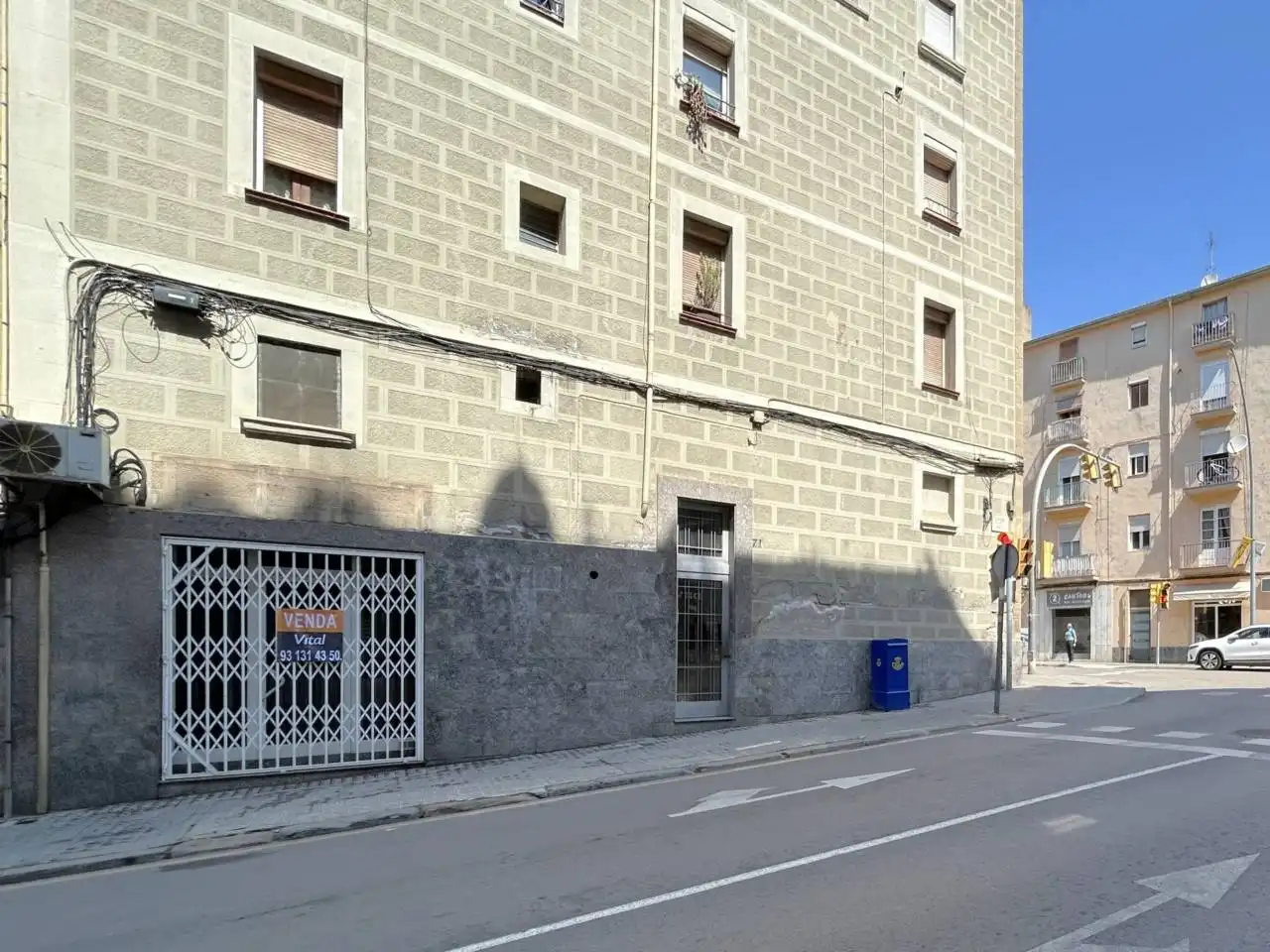 Vista exterior de Local en venda en Manresa