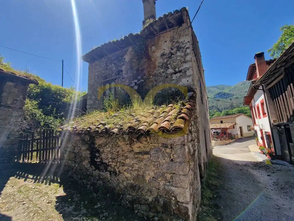 Vista exterior de Casa o xalet en venda en Llanes amb Jardí privat, Terrassa i Balcó