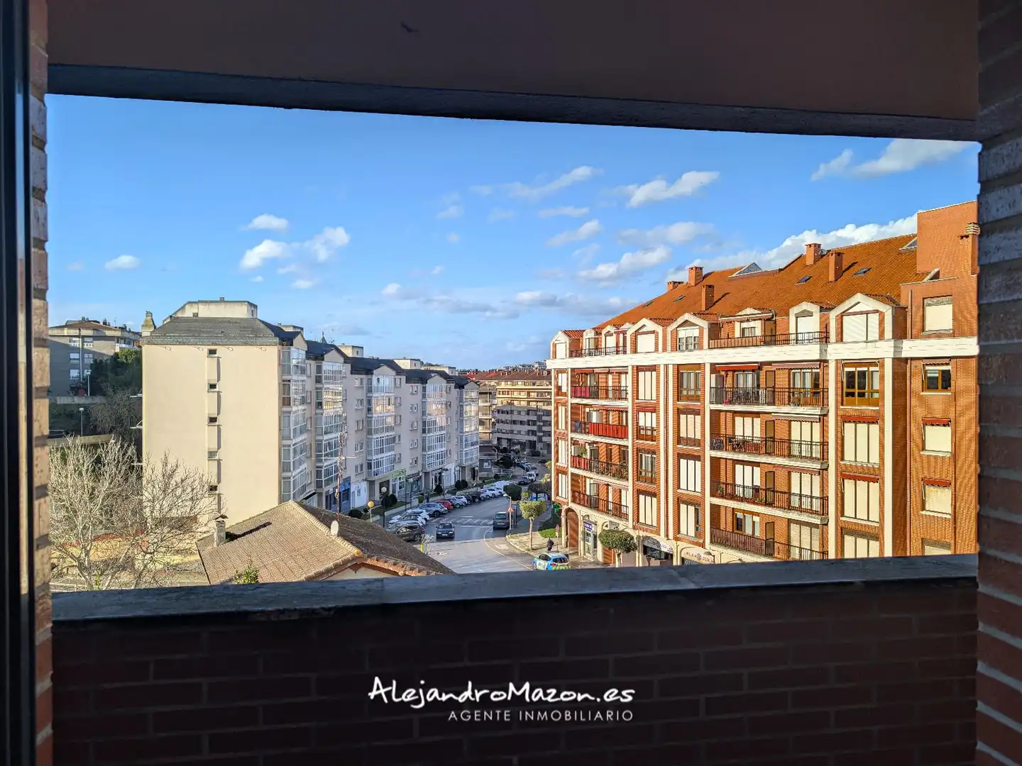 Vista exterior de Piso en venta en Castro-Urdiales con Calefacción, Parquet y Terraza