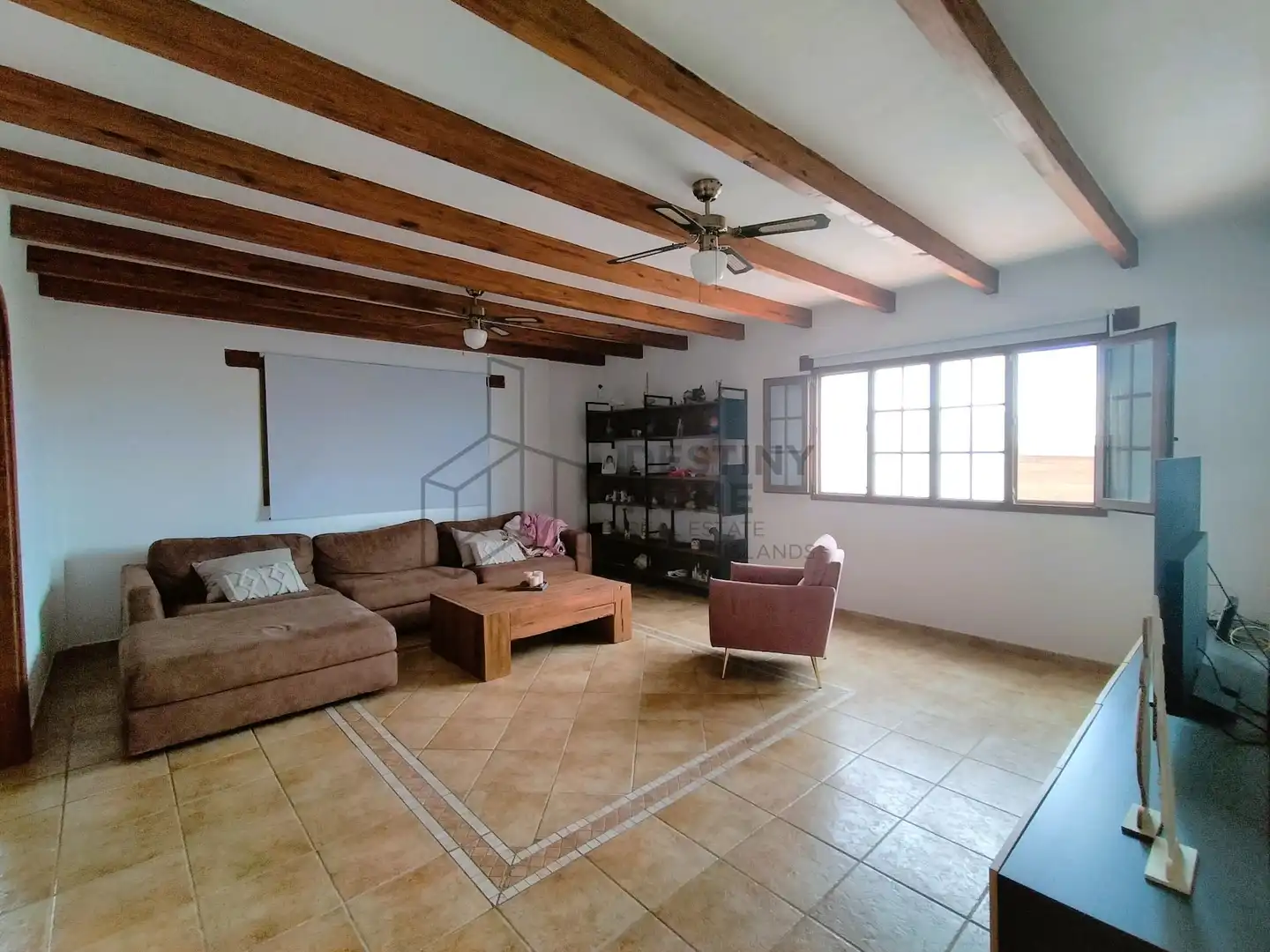 Sala d'estar de Casa o xalet en venda en La Oliva amb Jardí privat, Traster i Piscina
