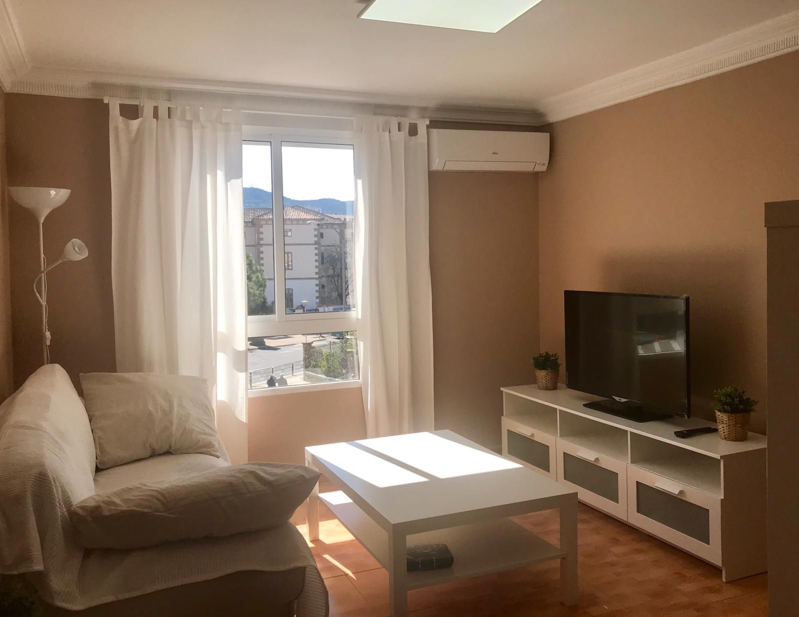 Flat to rent in Plaza Alamitos, Los Pinos - El Pilar