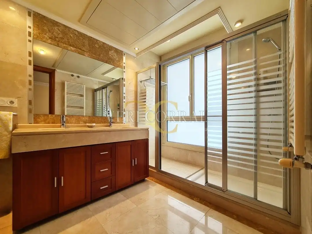 Bathroom of Flat for sale in Oviedo   with Heating, Terrace and Storage room