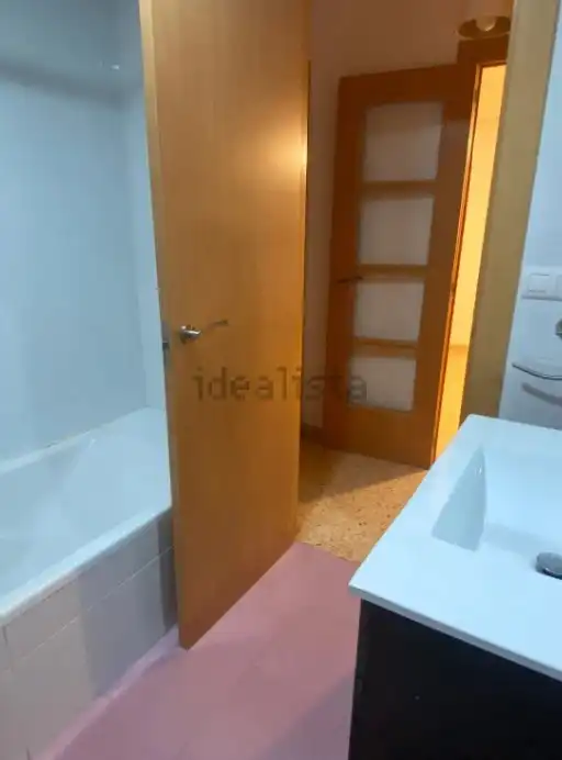 Baño de Piso de alquiler en El Puig de Santa Maria con Horno, Lavadora y Microondas