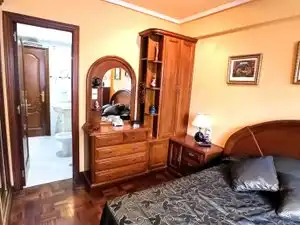 Dormitori de Pis de lloguer en A Coruña Capital  amb Parquet, Moblat i Forn