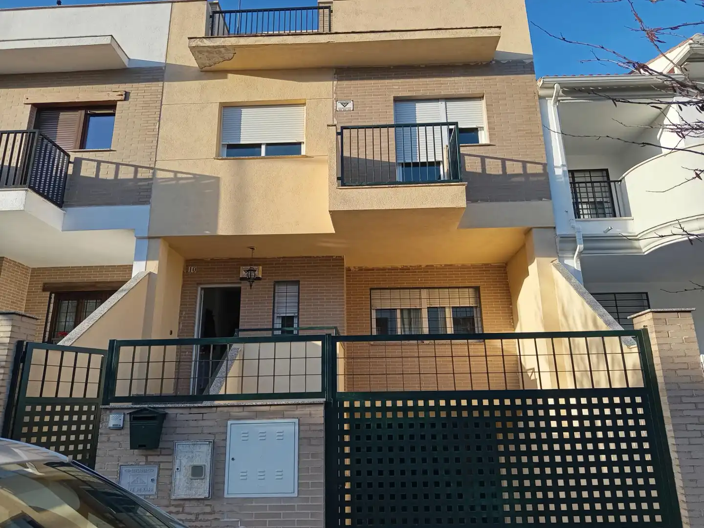 Vista exterior de Casa adosada en venta en Jaén con Calefacción y Terraza